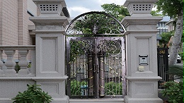 现在的别墅总是喜欢使用铁艺围墙庭院大门的原因你知道吗？