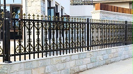锌钢护栏和不锈钢护栏该怎么选择呢？