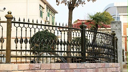 别墅铁艺围墙护栏的安装，你知道是怎样进行的吗？