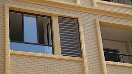 锌钢百叶窗有两种装置办法