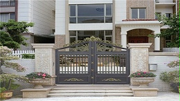 铝艺庭院大门对比铜门和铁艺门的不同之处