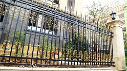围墙庭院防护栏杆的间距尺寸是多少？